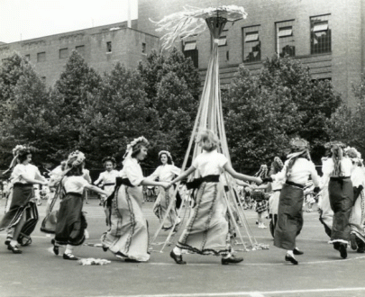 Maypole-Dance-in-Ballfield