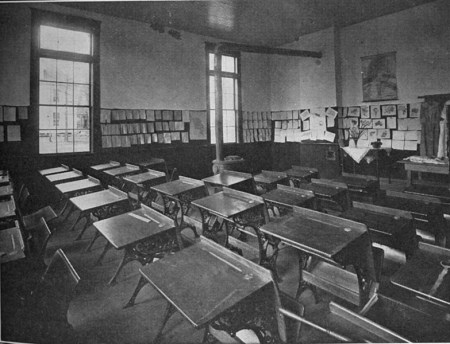 lowesgrove_interior2_1910s