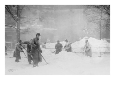 shoveling-snow-in-city-hall-park-manhattan-nyc