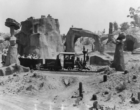 mine_train_1957