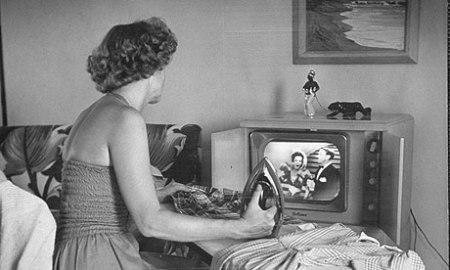 woman-watching-tv-in-50s-007