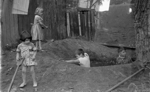 36-children-play-war-1