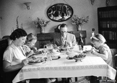 _64136306_familydinner_getty