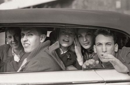 article-2479851-1912EFB700000578-768_964x630