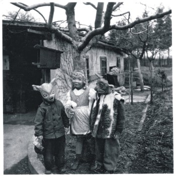 People Wearing Strange and Creepy Marks (30)