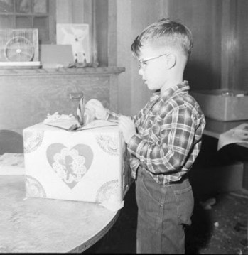 Valentine party at Mary Drake's Play School, Feb 1960 (5)