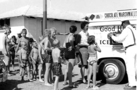 kids-at-good-humor-truck