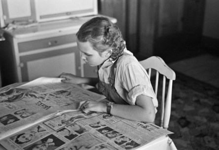 russell-lee-rustans-daughter-reading-a-sunday-paper-rustan-brothers-farm-near-dickens-iowa-1936