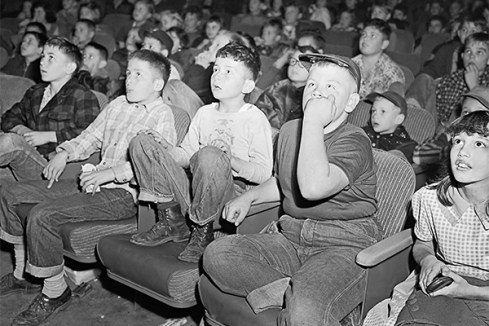 6359949769232202011529869379_halloween-kids-scared-movie-theater