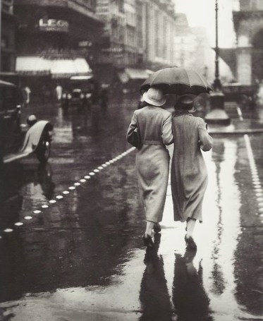 Women walking in the rain, Paris, 1934