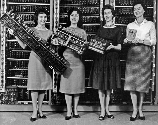 Women_holding_parts_of_the_first_four_Army_computers