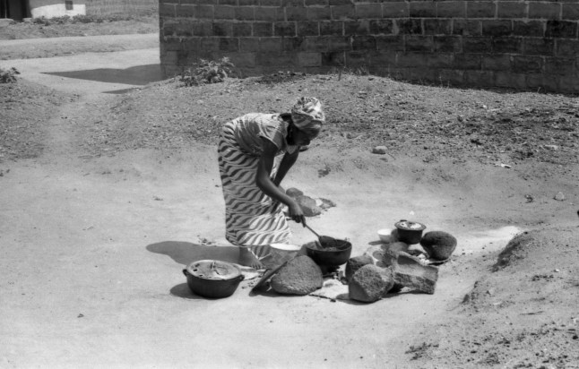 Neighbour_cooking,_Kabala,_Sierra_Leone_(West_Africa)_(486806722)