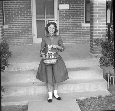 88d20fc0961e84ffb140ac0ac54e16d9--haunting-photos-vintage-easter