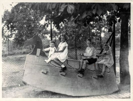 Old Photos of Lovely Moment of Children (2)