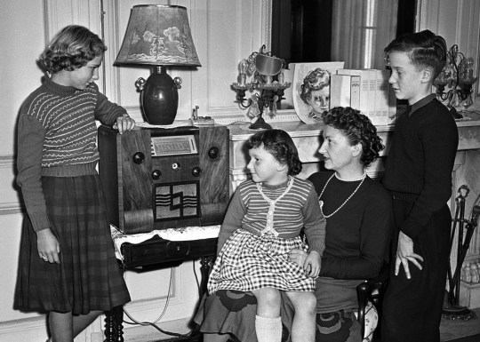 170720_FT_RadioDrama.jpg.CROP.promo-xlarge2