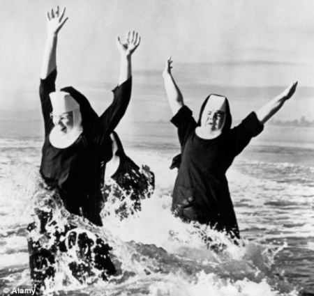 article-2601920-1257A3BC000005DC-924_468x443