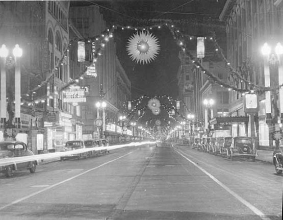 ChristmasDecorations-NicolletAve-MPLS-1938