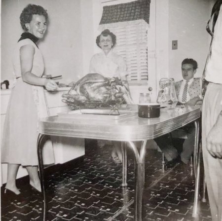1950s-Thanksgiving-photo-vintage-image-of-family-with-turkey-in-the-kitchen